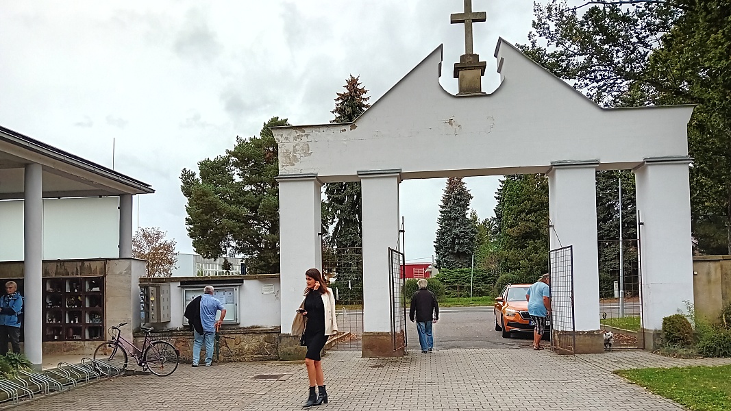 01-brana la hrbitova.jpg
